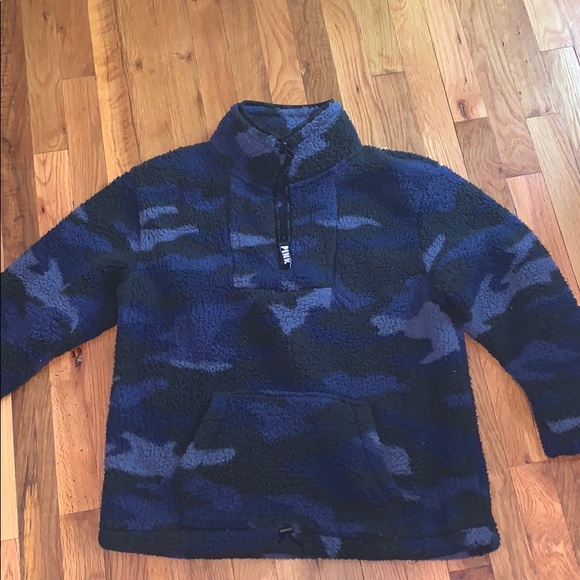 NEVER WORN PINK VS CAMO SHEERPA - Picture 2 of 3